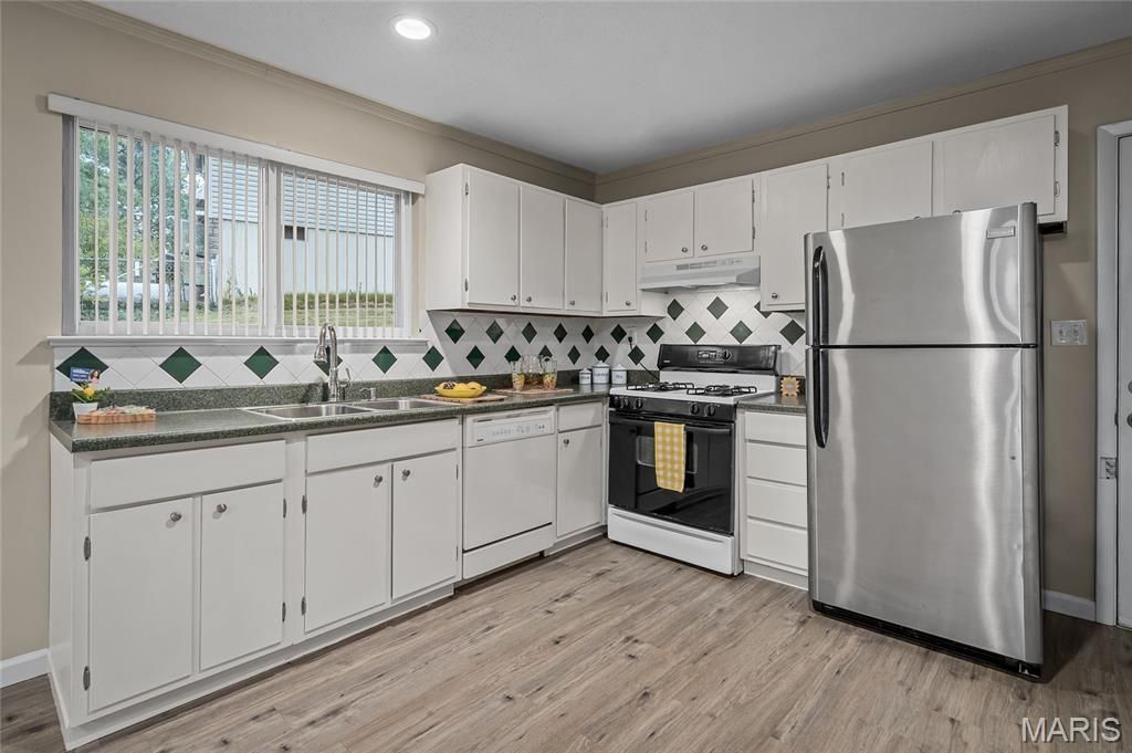 Photo of 1572 Ville Rosa Lane, Hazelwood, MO 63042 (MLS # 25072170)