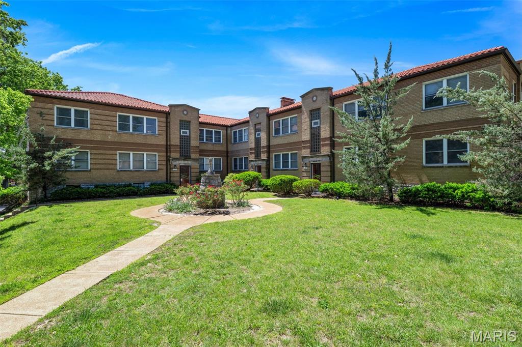 6600 Devonshire Condos - Residential