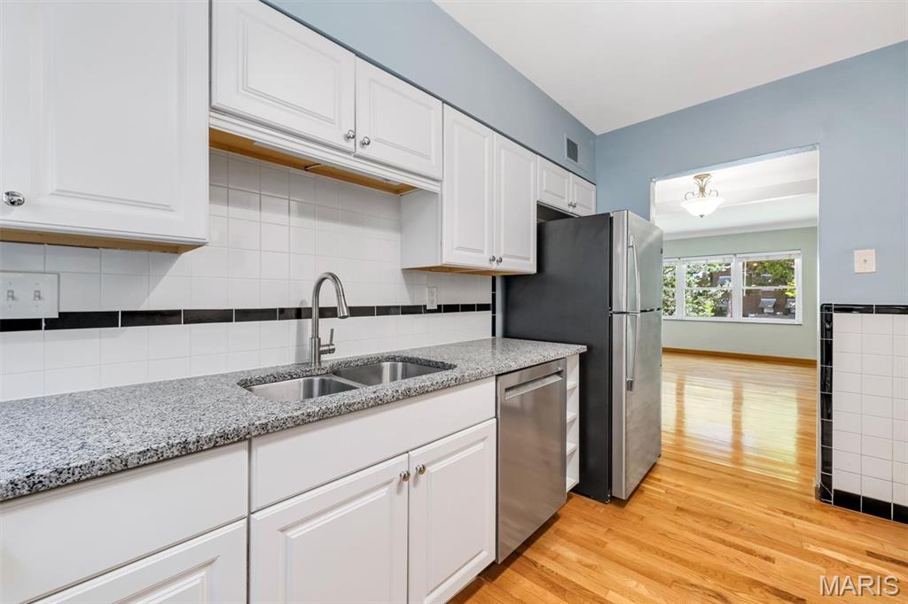 6600 Devonshire Condos - Residential
