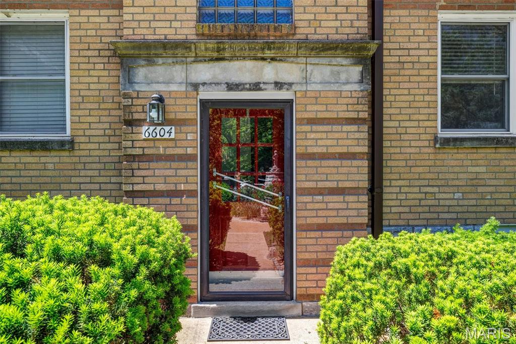 6600 Devonshire Condos - Residential