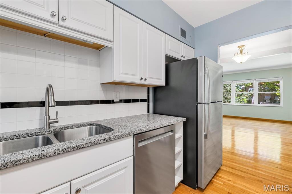 6600 Devonshire Condos - Residential