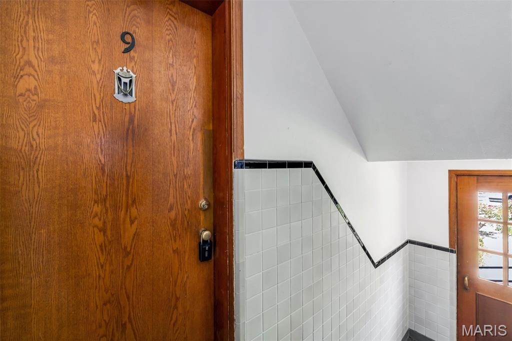 6600 Devonshire Condos - Residential
