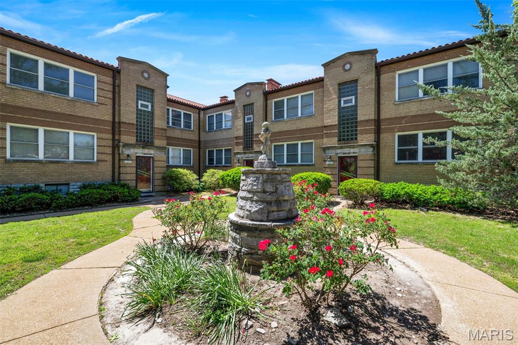 6600 Devonshire Condos - Residential