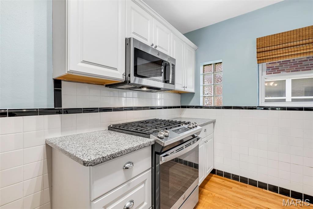 6600 Devonshire Condos - Residential