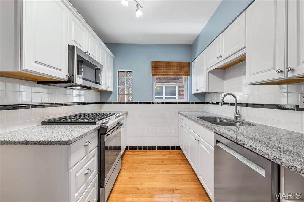 6600 Devonshire Condos - Residential