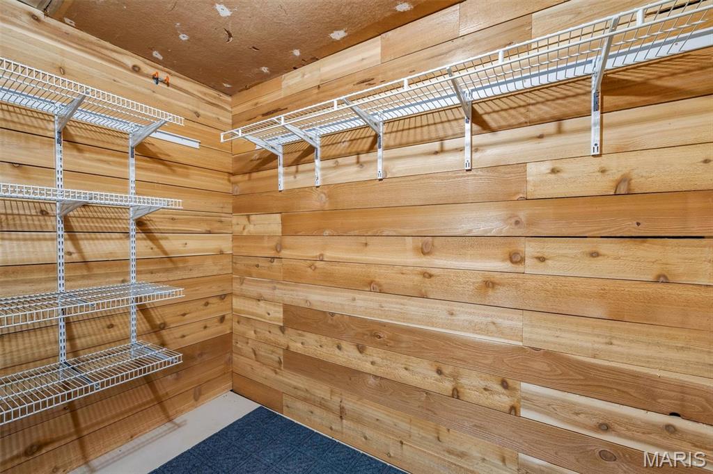 6600 Devonshire Condos - Residential