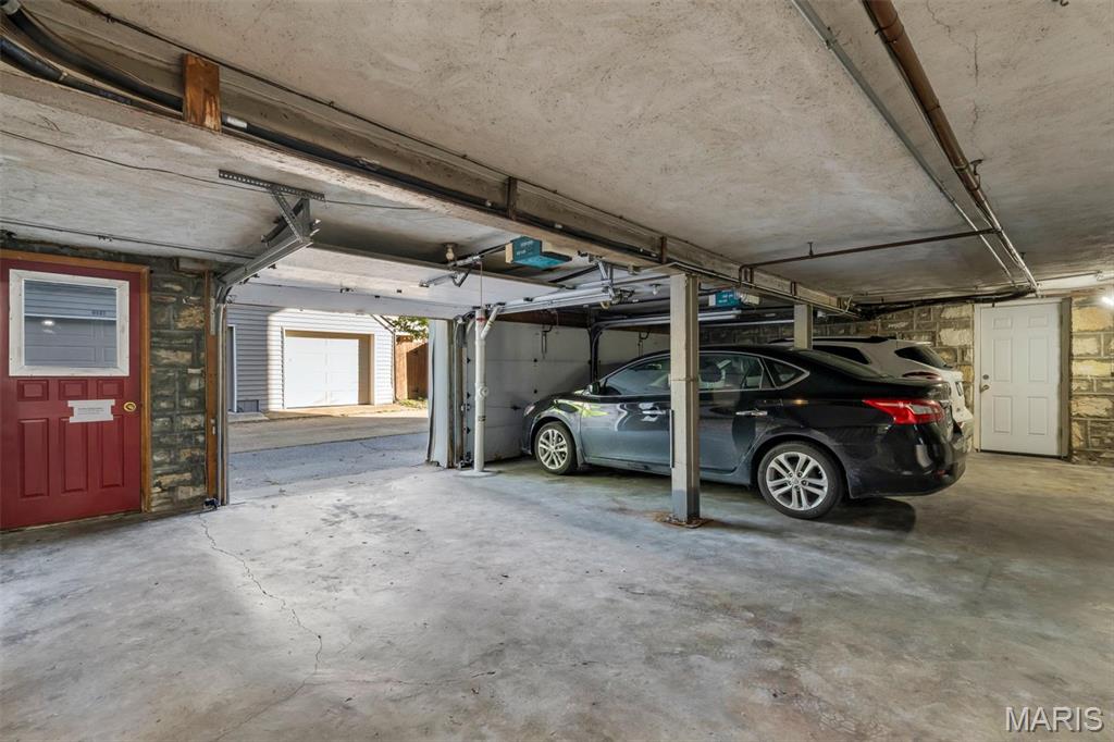 6600 Devonshire Condos - Residential
