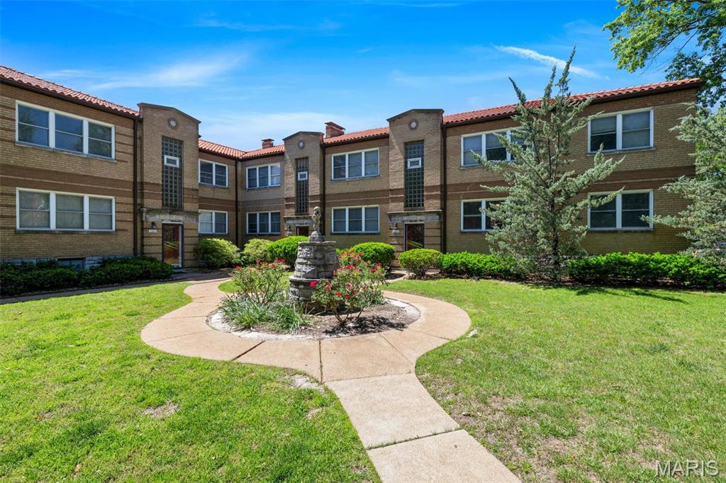 6600 Devonshire Condos - Residential