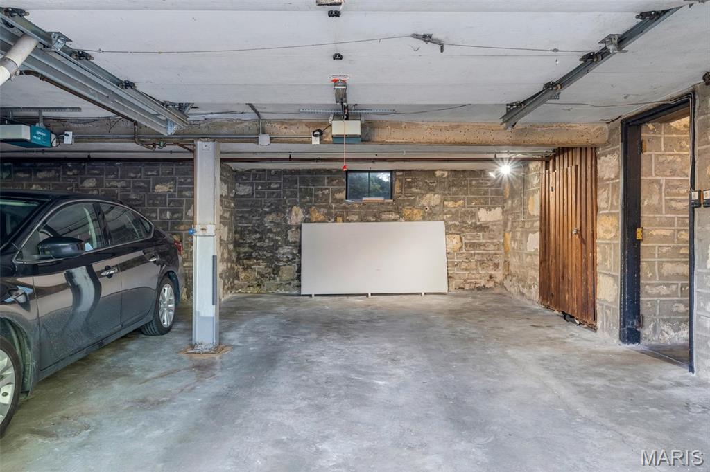 6600 Devonshire Condos - Residential