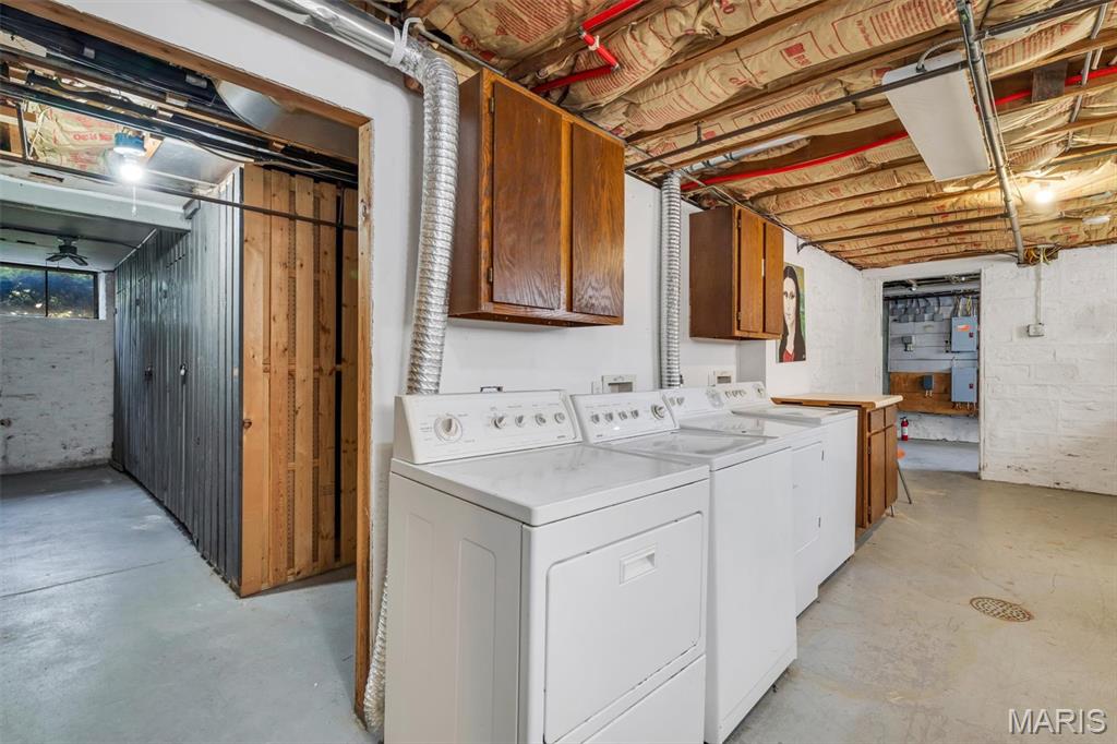 6600 Devonshire Condos - Residential