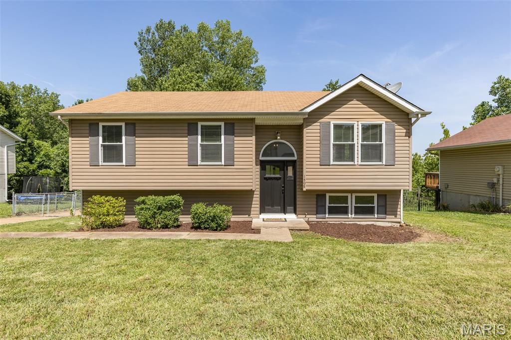 Photo of 1408 Castle Mill Drive, Arnold, MO 63010 (MLS # 26041467)