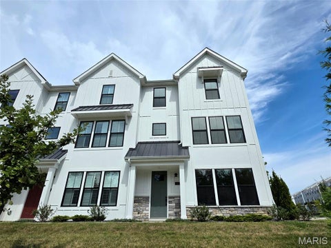 Photo of 325 Mistflower Court, Chesterfield, MO 63005 (MLS # 26056152)