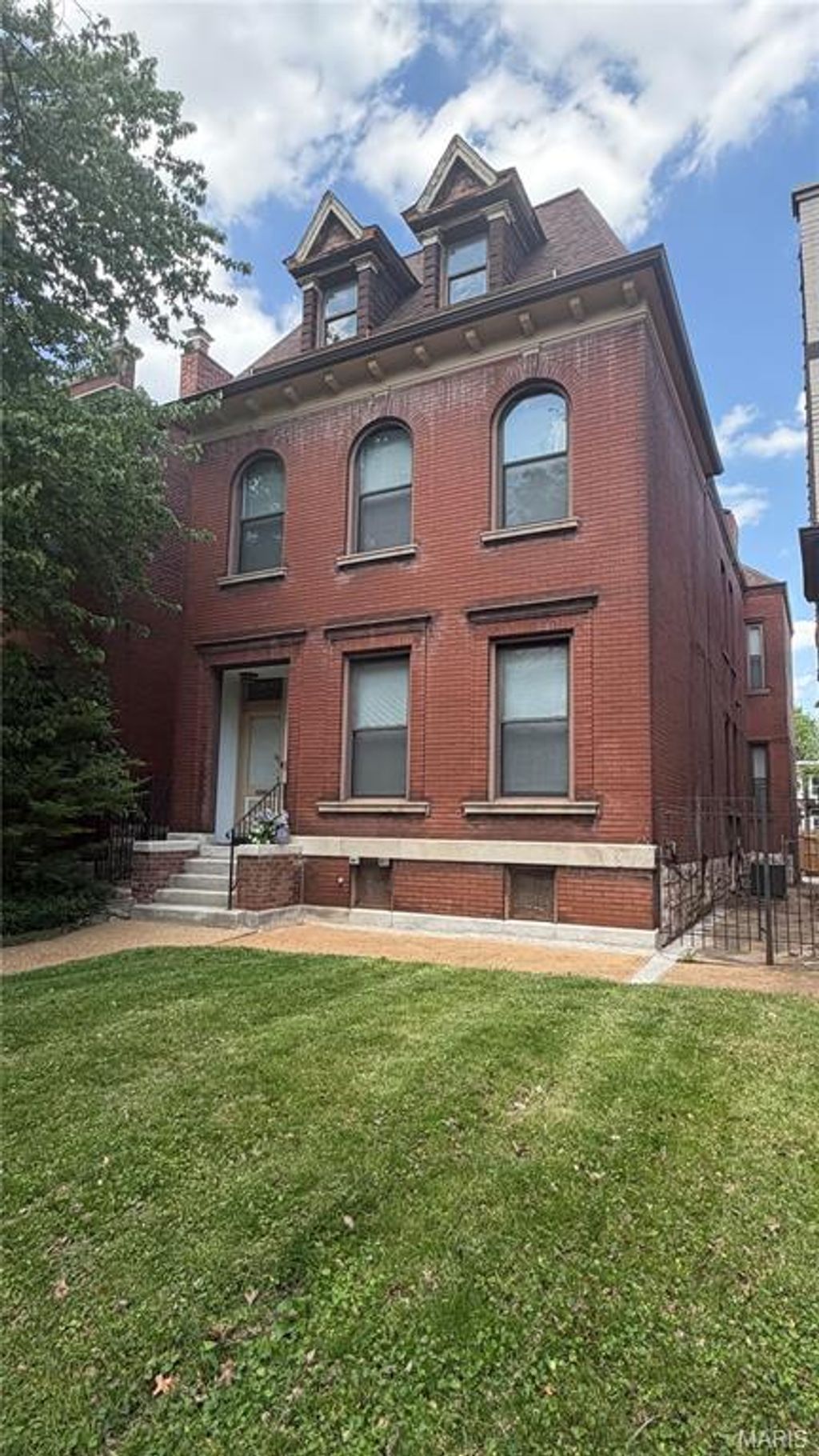 Photo of 2035 Allen Avenue, St Louis, MO 63104 (MLS # 26025979)