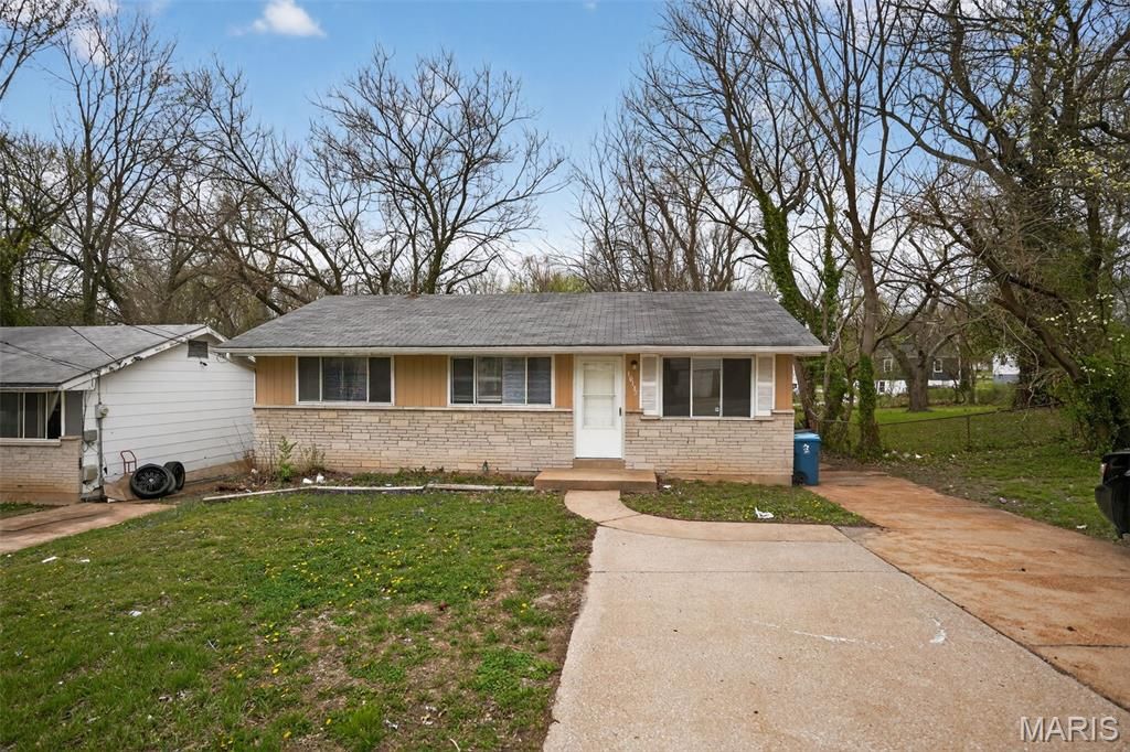 Photo of 10185 Green Valley Drive, St Louis, MO 63136 (MLS # 26019481)