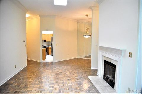 Tiny photo for 4540 Laclede Avenue #304, St Louis, MO 63108 (MLS # 26028245)