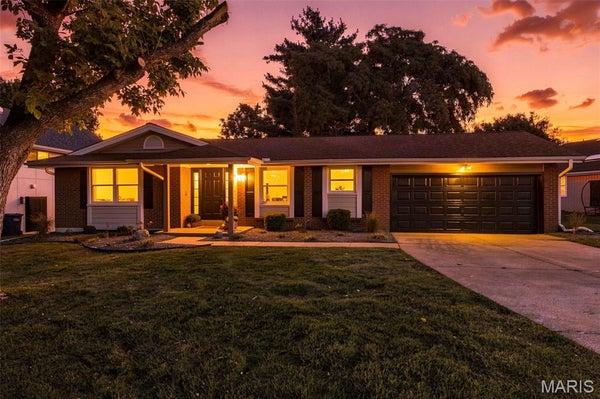 4 RIVIERA CT, LAKE SAINT LOUIS, MO 63367 - Image de0fe8bc51efaaeaba50604e20b3d417/1636181337