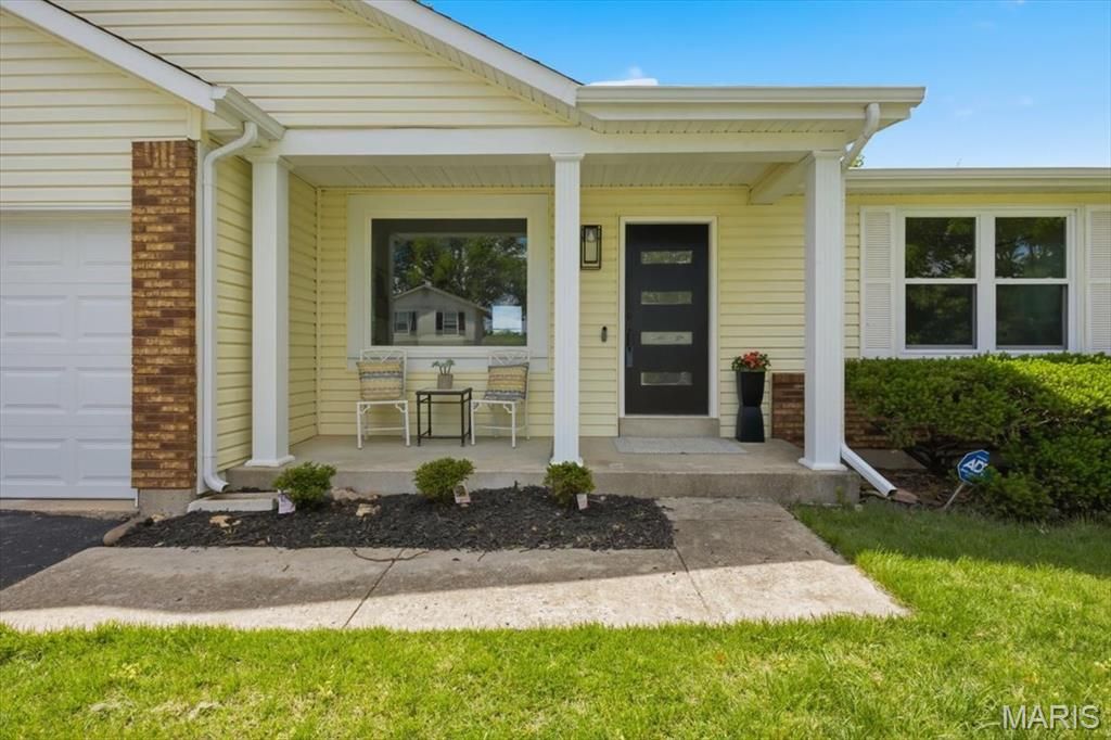 Photo of 34 Amberly Drive, St Peters, MO 63376 (MLS # 26027287)