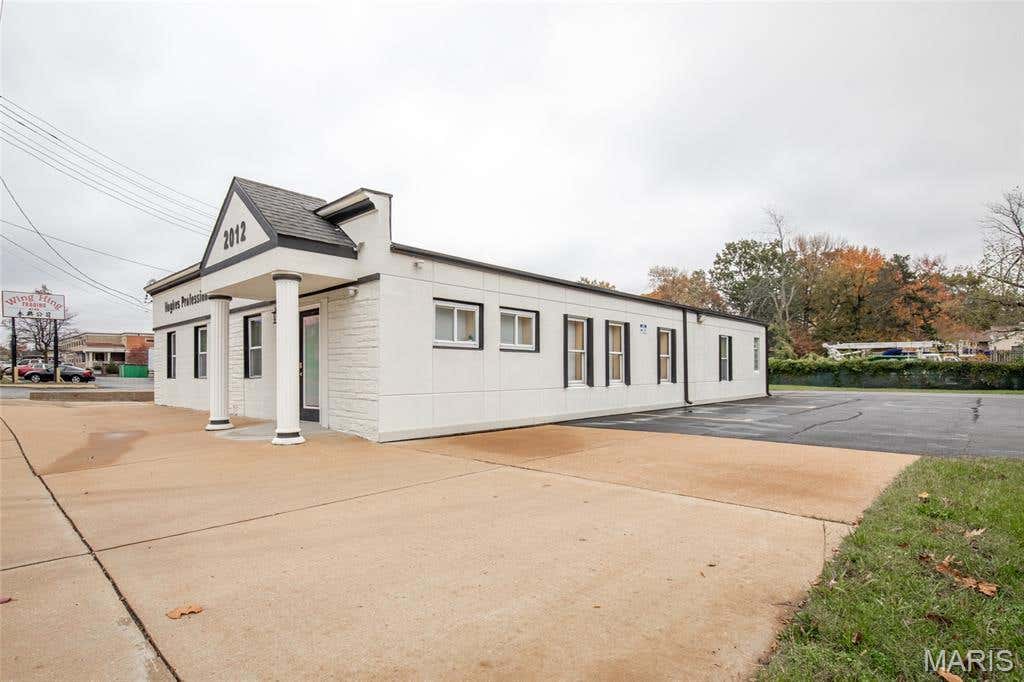 Photo of 2012 Woodson Road, St Louis, MO 63114 (MLS # 26042163)