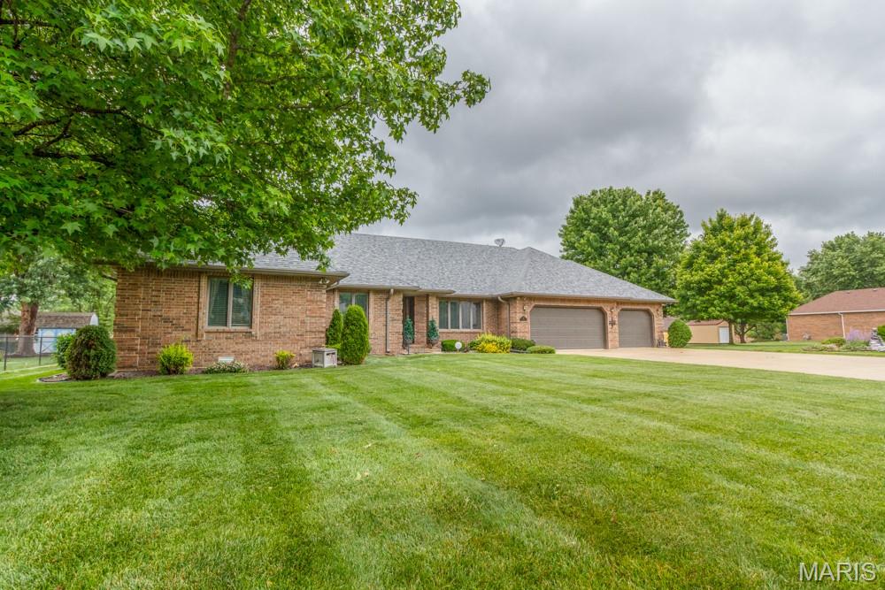 Photo of 417 LANTERN Lane, Lebanon, MO 65536 (MLS # 26056727)