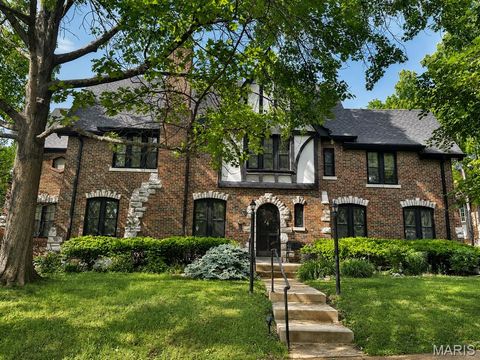 Photo of 7407 York Drive, Clayton, MO 63105 (MLS # 26027362)
