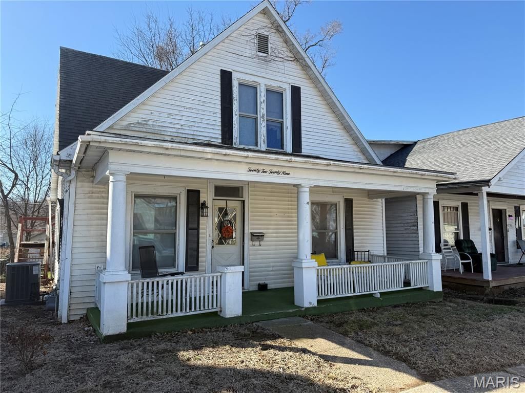 Photo of 2229 Chestnut Street, Hannibal, MO 63401 (MLS # 26013447)