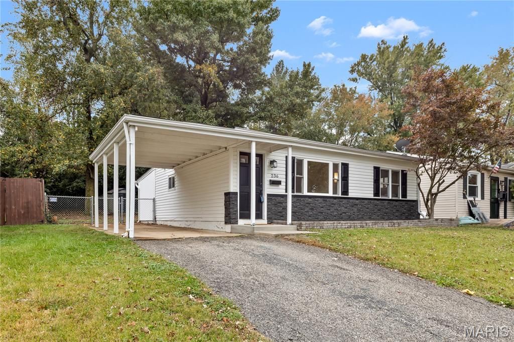 Photo of 236 Ballwin Avenue, Winchester, MO 63021 (MLS # 25072749)