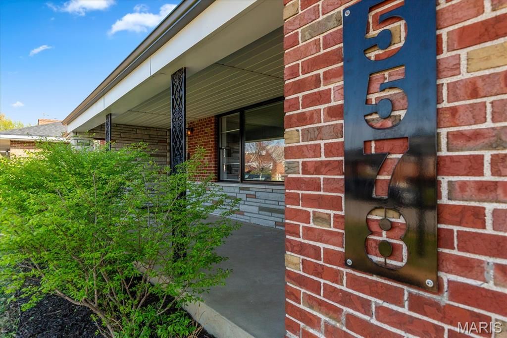 Photo of 5578 Lindenwood Avenue, St Louis, MO 63109 (MLS # 26019096)