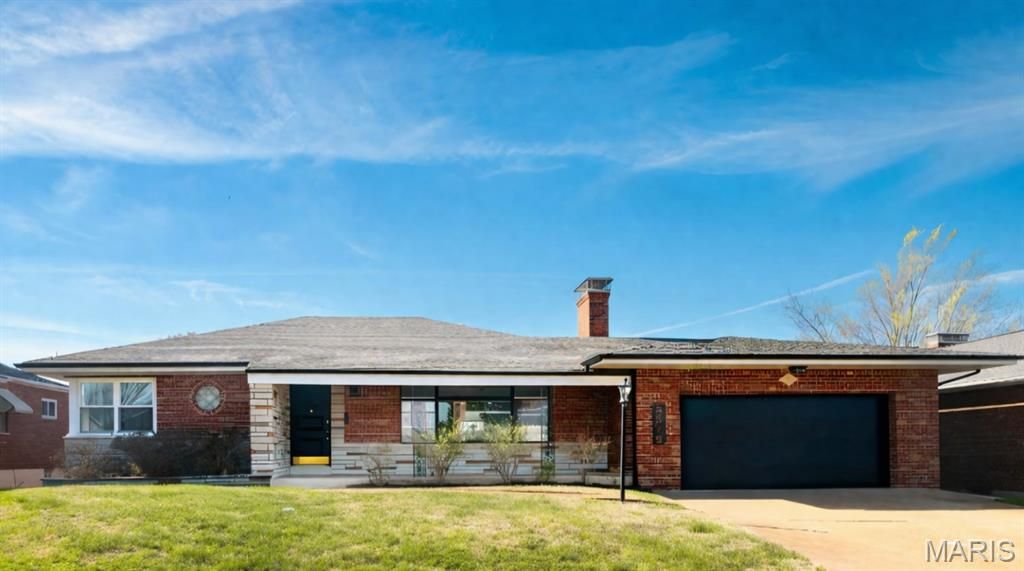 Photo of 5578 Lindenwood Avenue, St Louis, MO 63109 (MLS # 26019096)