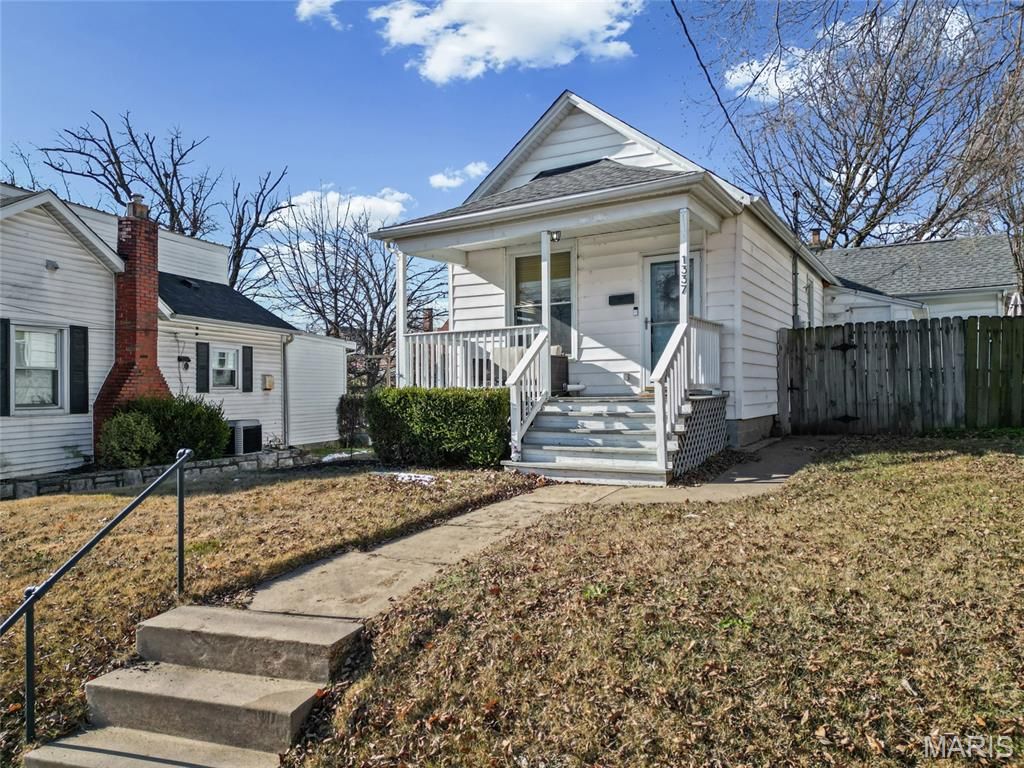 Photo of 1337 Graham Street, St Louis, MO 63139 (MLS # 25080002)