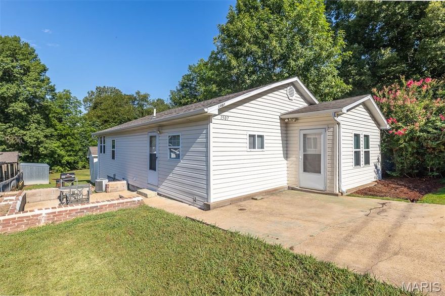 Check out this recently remodeled 3 bedroom, 1 bath home in the heart of Poplar Bluff. Many updates for the price! Call TODAY!