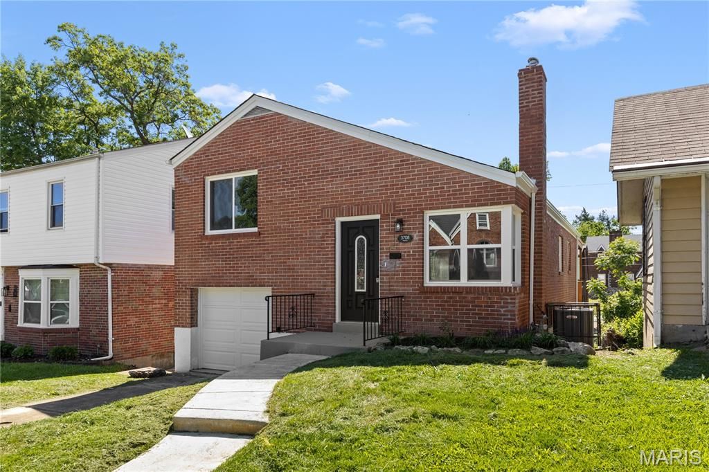 Photo of 3708 Neona Street, Northwoods, MO 63121 (MLS # 26032018)