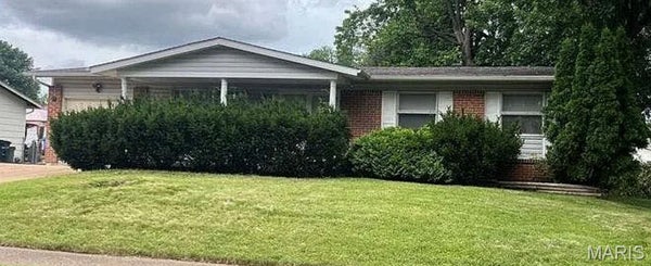 1375 FLAMINGO DR, FLORISSANT, MO 63031 - Image dee2ff7973a1d1d2cbfd4371d13bd3e4/3010696993