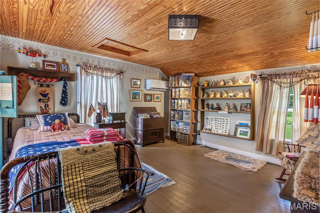 n/a - Commercial Sale