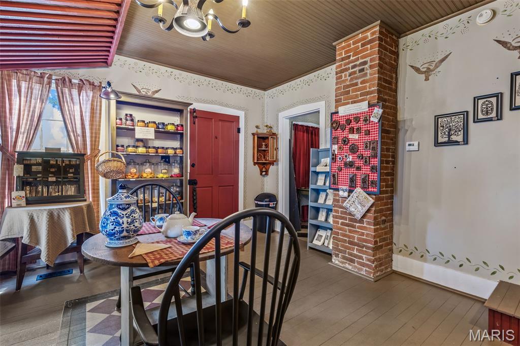 n/a - Commercial Sale