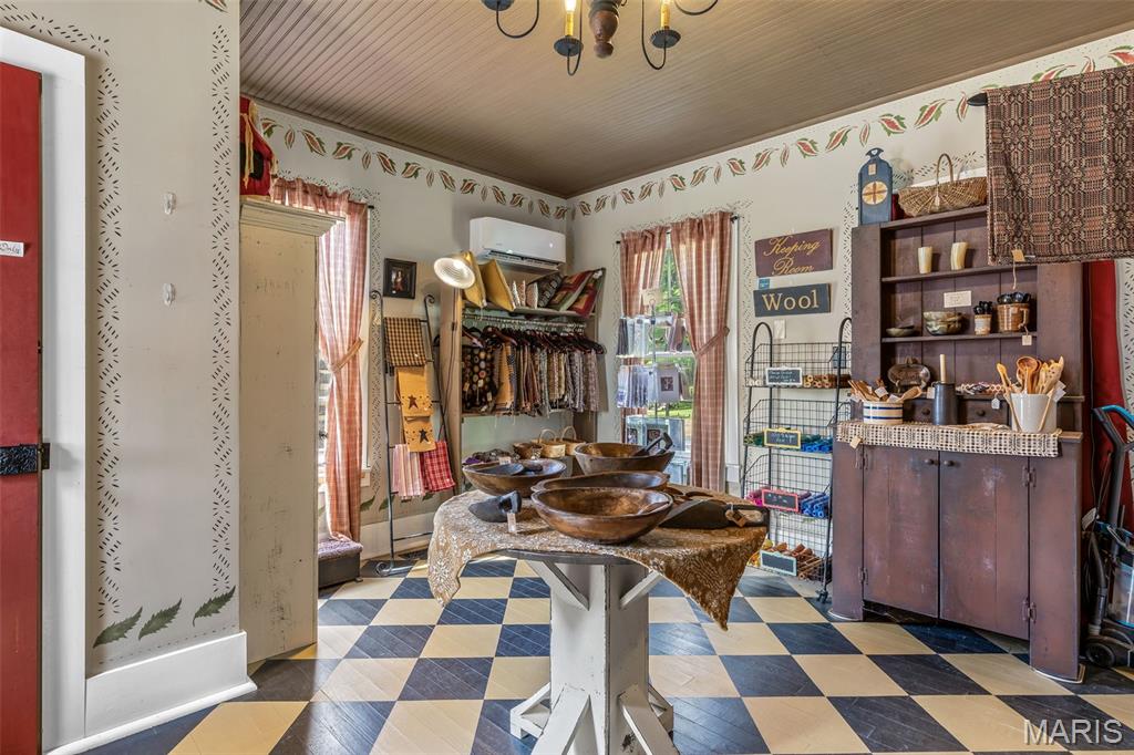 n/a - Commercial Sale