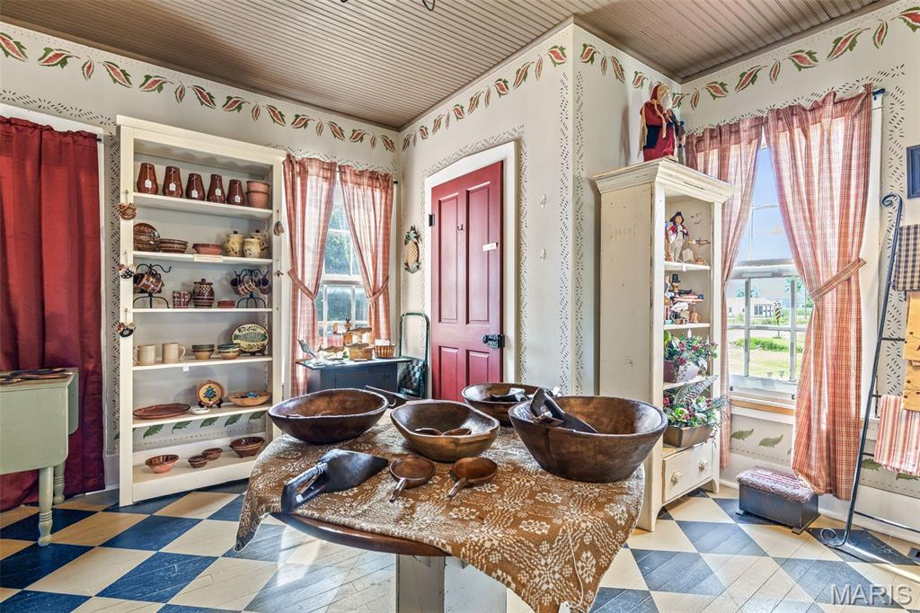 n/a - Commercial Sale