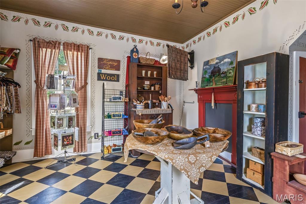 n/a - Commercial Sale