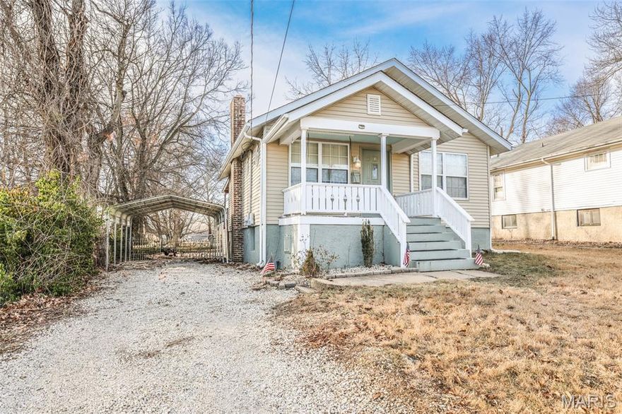 OPEN HOUSE MARCH 14TH. 1-4PM. Charming, Pristine, and MOVE-IN ready. 3 bedrooms and full bath. This home has been remodeled and updated throughout. The spacious kitchen leads out onto a covered porch and into a Large fenced backyard. The oversized carport is an absolute PLUS.
You can sit on your covered front porch and enjoy the views of the City Park anytime. This Home is not a drive by. This is a MUST SEE.
When you step into the house you will be amazed how much space there is and how ready it is to be moved into. Don't wait. Private showings available.