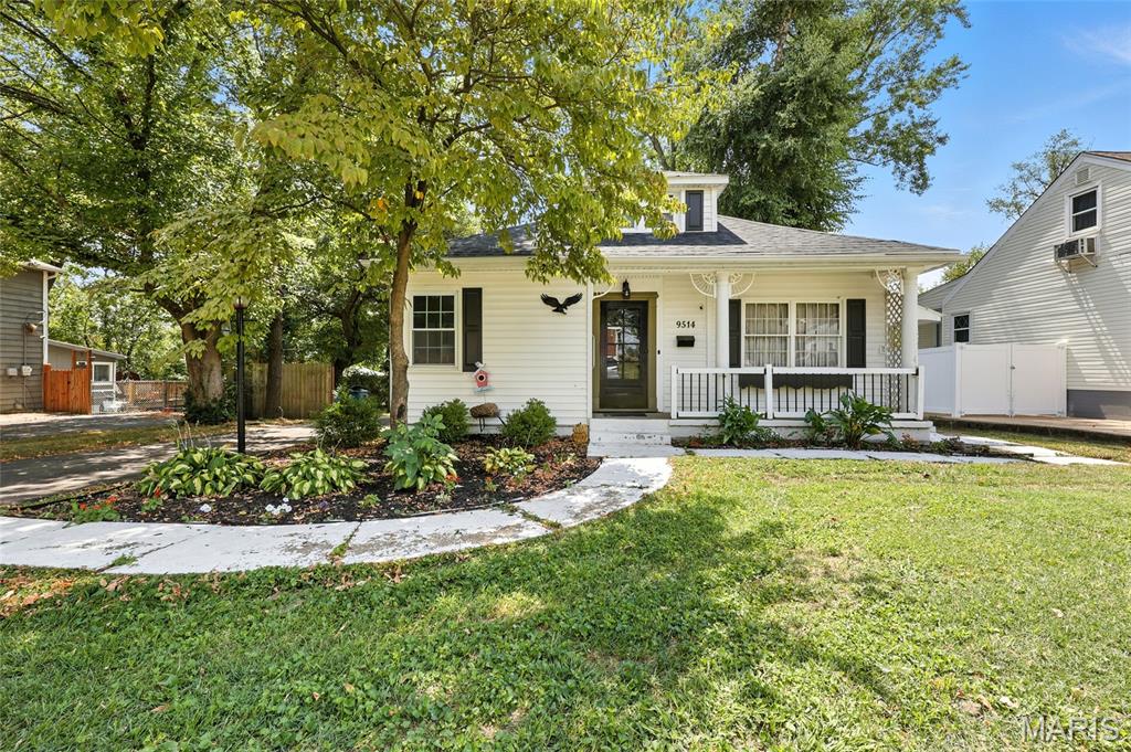 St Louis, Missouri 63114, United States, 3 Bedrooms Bedrooms, ,2 BathroomsBathrooms,Residential,Pending,189908