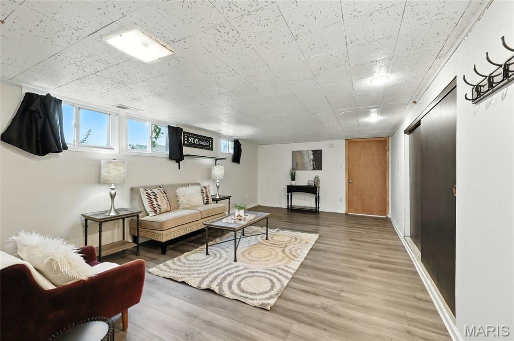 St Louis, Missouri 63114, United States, 3 Bedrooms Bedrooms, ,2 BathroomsBathrooms,Residential,Pending,189908