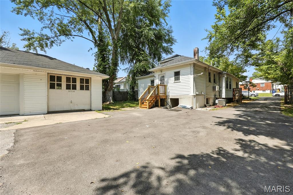 St Louis, Missouri 63114, United States, 3 Bedrooms Bedrooms, ,2 BathroomsBathrooms,Residential,Pending,189908