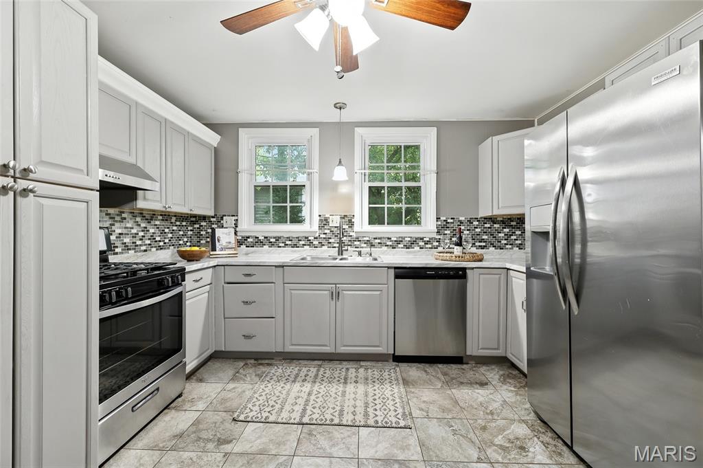 St Louis, Missouri 63114, United States, 3 Bedrooms Bedrooms, ,2 BathroomsBathrooms,Residential,Pending,189908