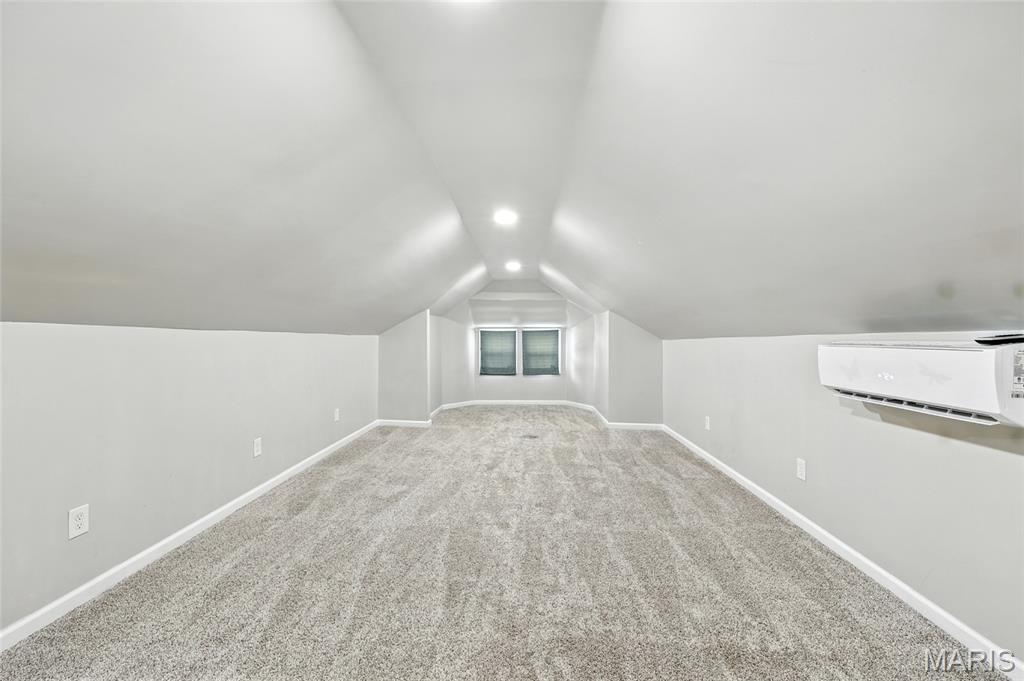 St Louis, Missouri 63114, United States, 3 Bedrooms Bedrooms, ,2 BathroomsBathrooms,Residential,Pending,189908