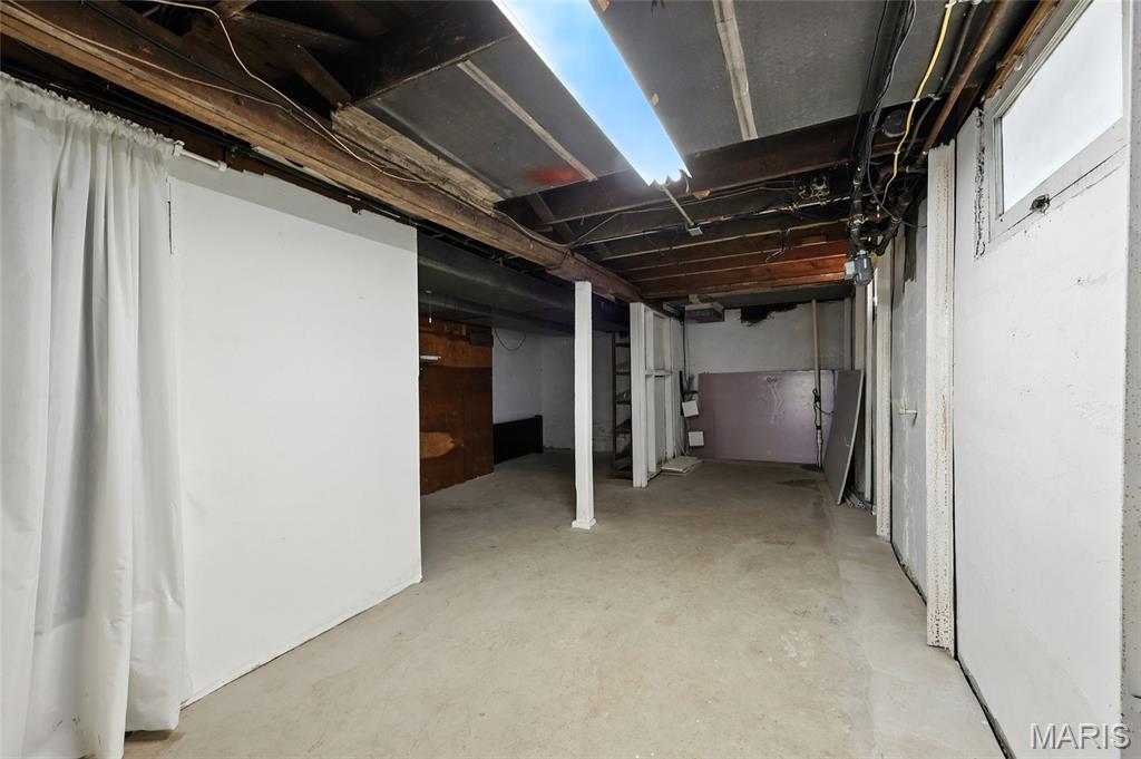 St Louis, Missouri 63114, United States, 3 Bedrooms Bedrooms, ,2 BathroomsBathrooms,Residential,Pending,189908