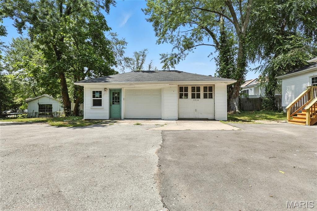 St Louis, Missouri 63114, United States, 3 Bedrooms Bedrooms, ,2 BathroomsBathrooms,Residential,Pending,189908