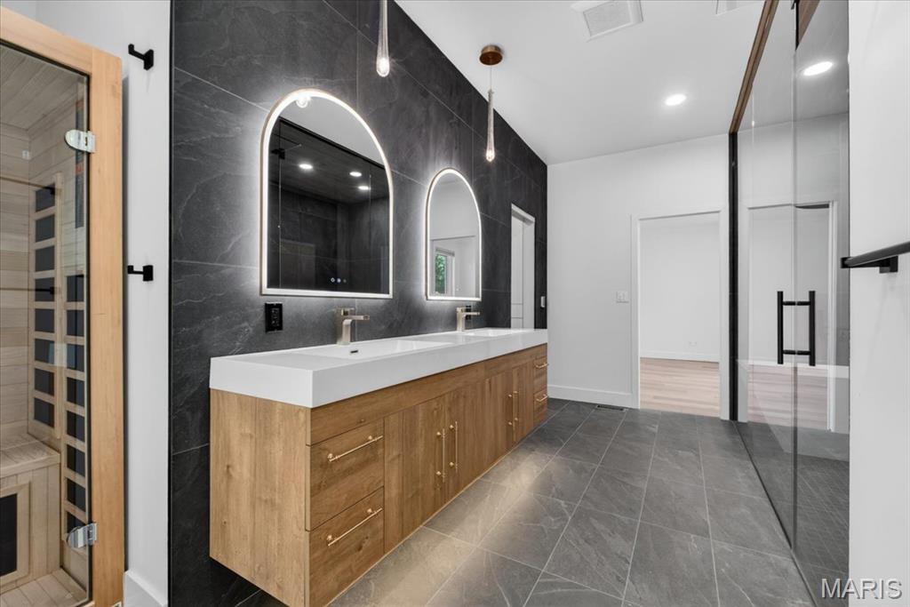Clayton Gardens 4 - Residential