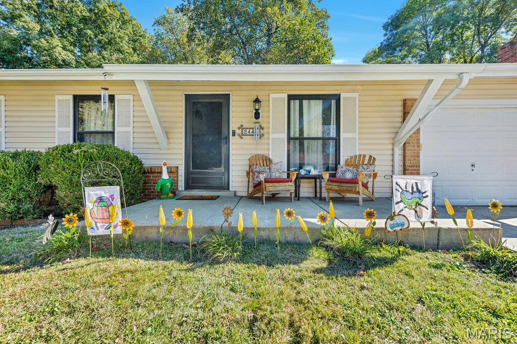 Photo of 2448 Village Glen Court, Maryland Heights, MO 63043 (MLS # 26067759)