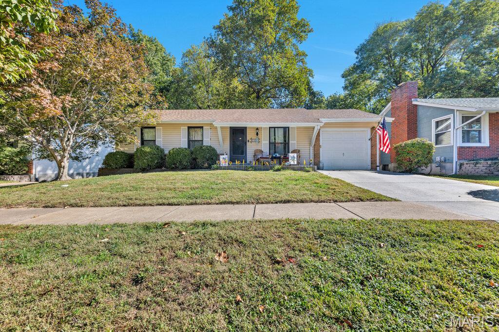 Photo of 2448 Village Glen Court, Maryland Heights, MO 63043 (MLS # 26067759)