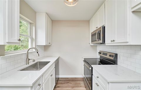 Tiny photo for 281 West Avenue, Winfield, MO 63389 (MLS # 25055442)