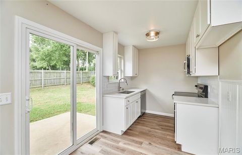 Tiny photo for 281 West Avenue, Winfield, MO 63389 (MLS # 25055442)